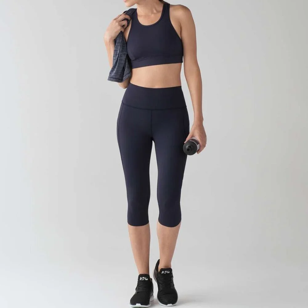 💙 Lululemon Pace Perfect Crop (17") Midnight Navy - Size 4 - Like New 💙 - Picture 5 of 10